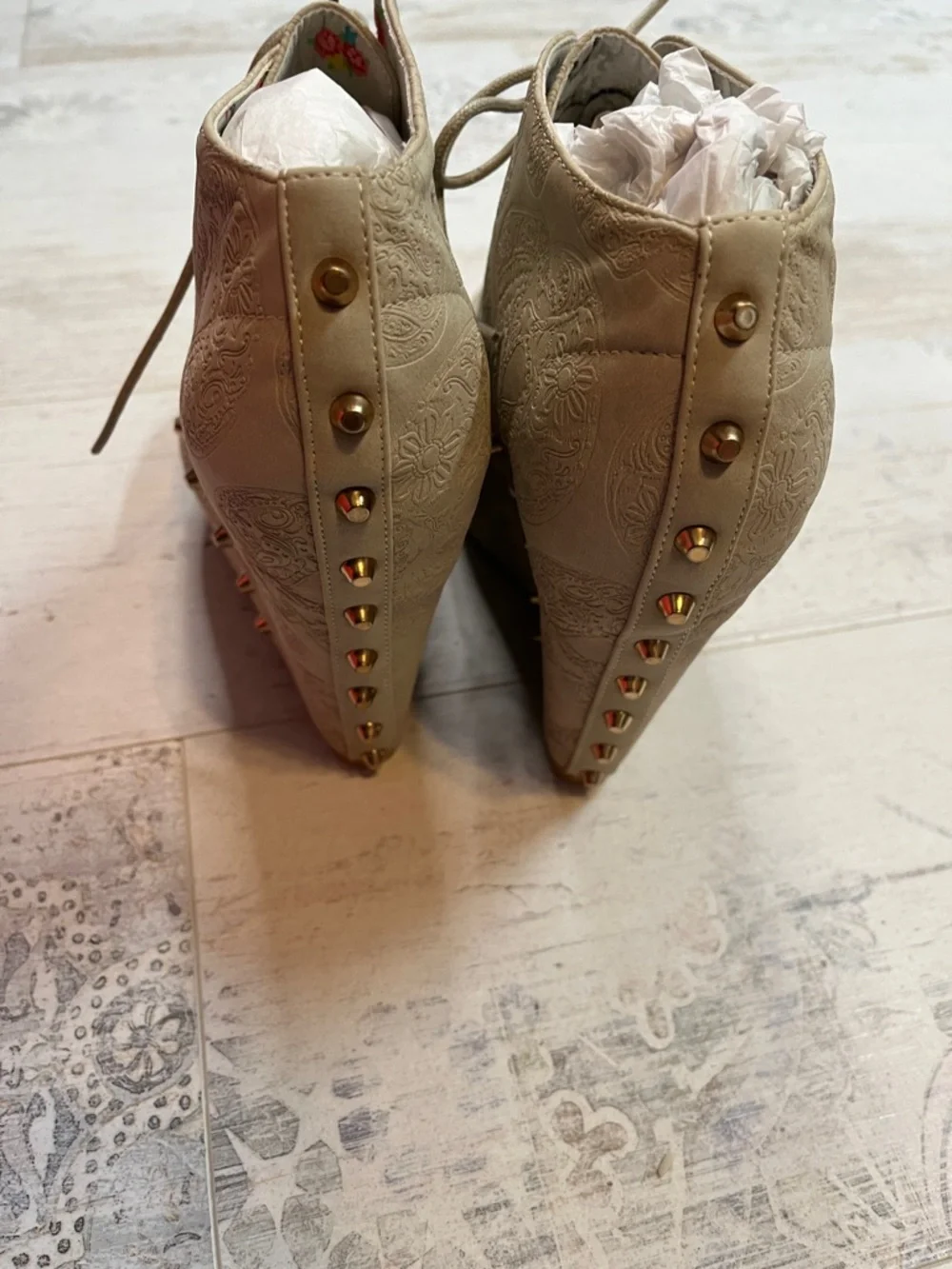 Iron Fist Rare Maneater Nude Wedges Size 10
